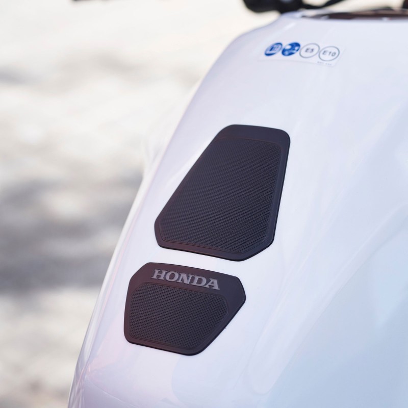 08P70-MGC-JQ0 : Protector de depósito para Honda CB1000F Honda CB1000